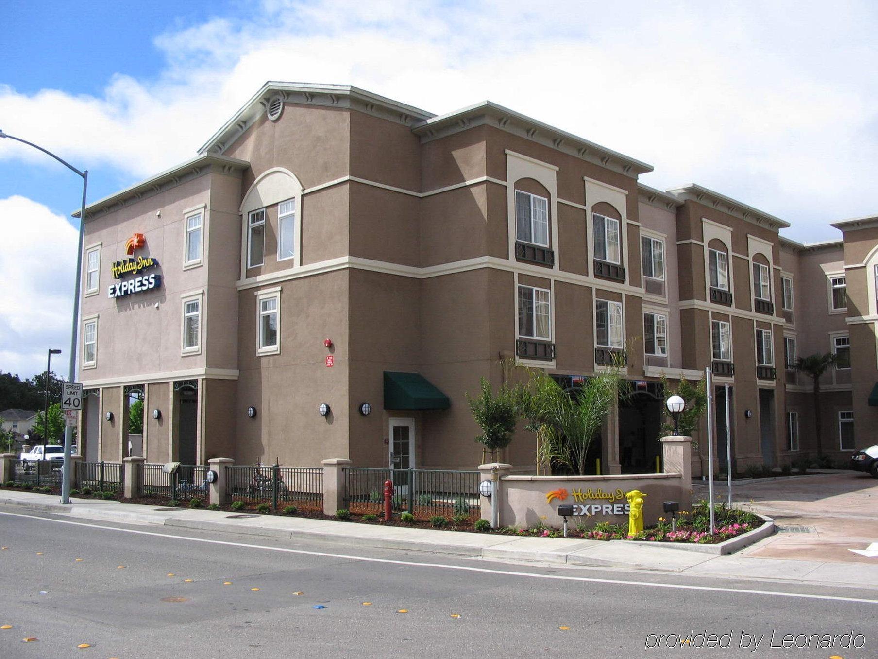 Holiday Inn Express Windsor Sonoma Wine Country By Ihg Exterior foto